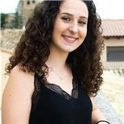 Profesora de Inglés y Francés con un B2, estudiando el C1, que imparte clases a niños de primaria